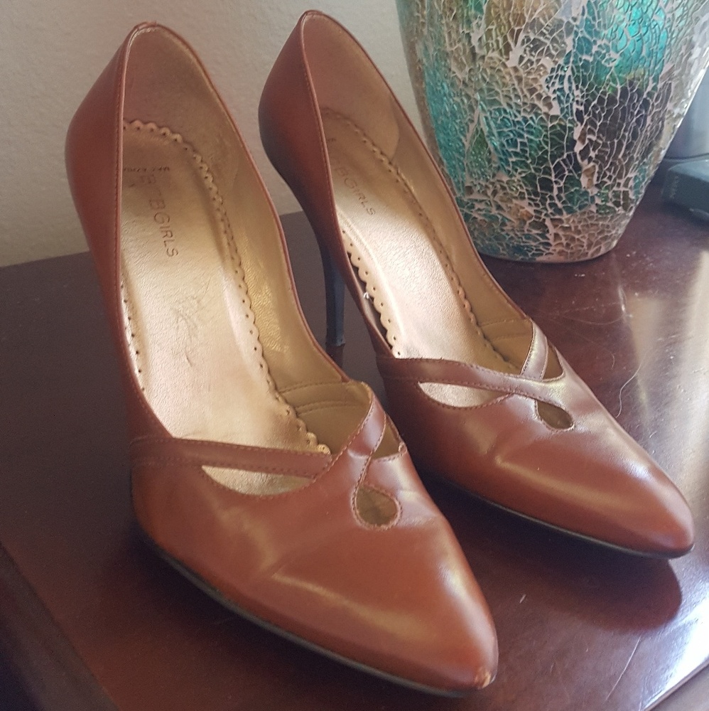 BCBG camel colored heels